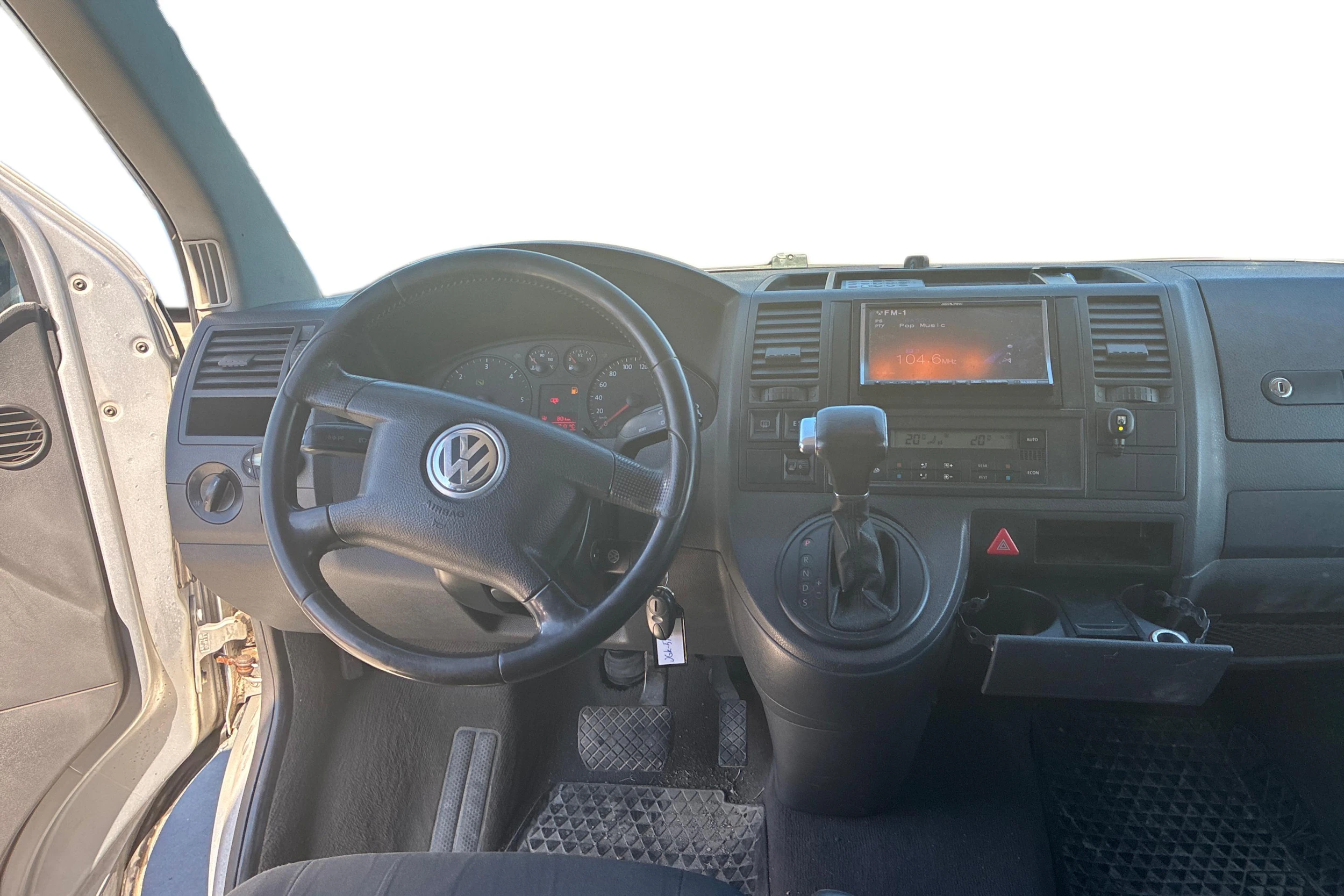 harmaa Volkswagen Caravelle 2006 kuva 9.