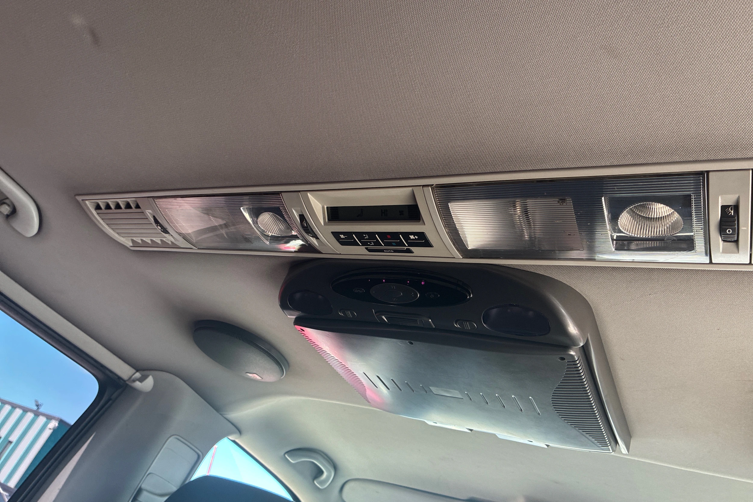 harmaa Volkswagen Caravelle 2006 kuva 20.