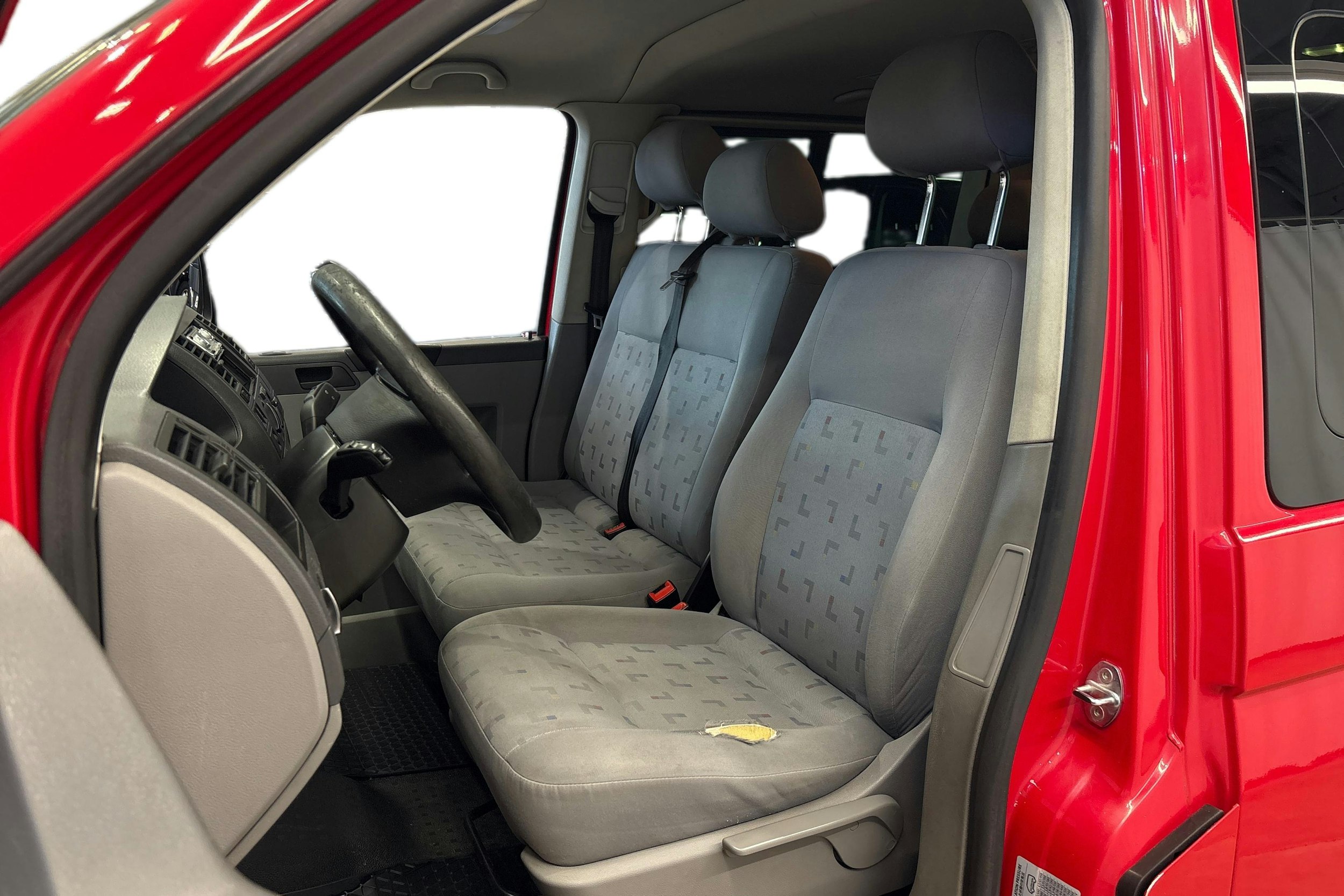 punainen Volkswagen Caravelle 2008 kuva 8.