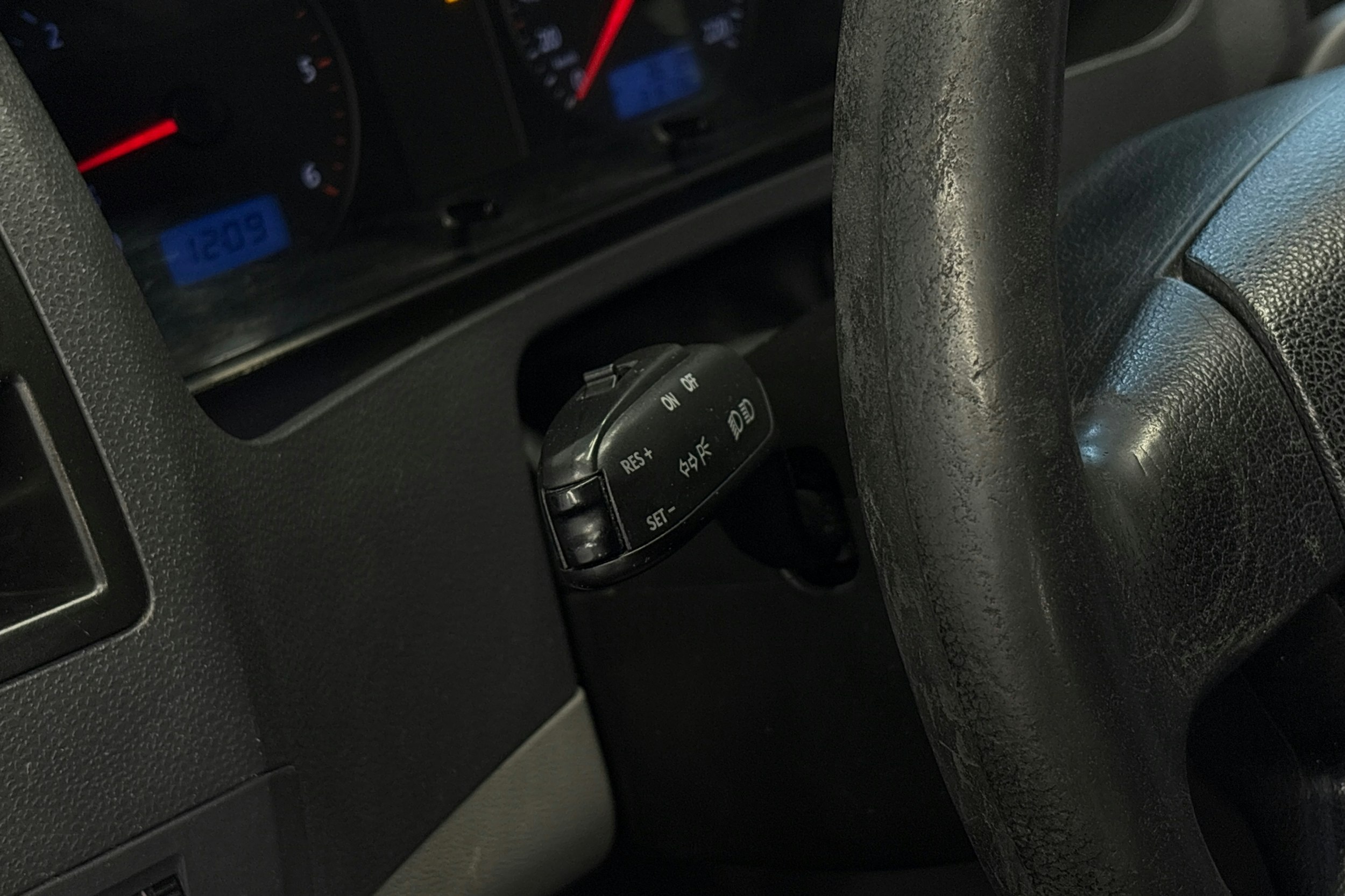 punainen Volkswagen Caravelle 2008 kuva 12.