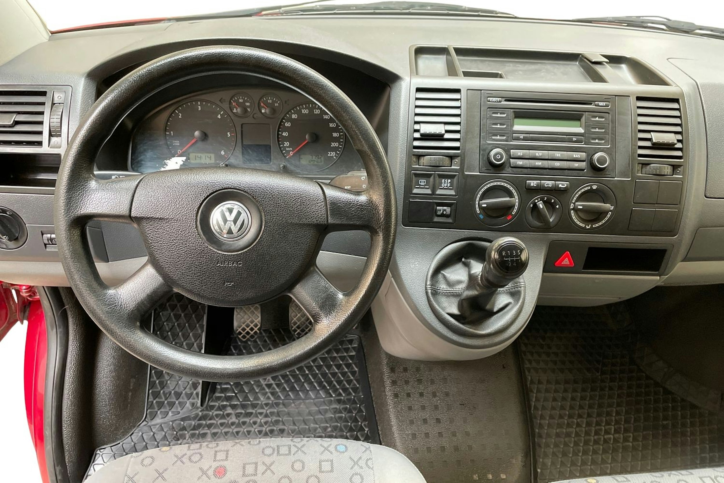punainen Volkswagen Caravelle 2008 kuva 9.