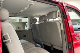 punainen Volkswagen Caravelle 2008 kuva 15.