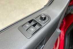 punainen Volkswagen Caravelle 2008 kuva 19.