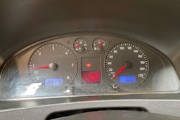 punainen Volkswagen Caravelle 2008 kuva 21.