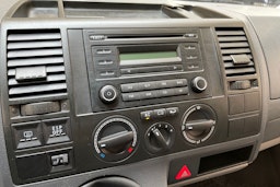 punainen Volkswagen Caravelle 2008 kuva 22.