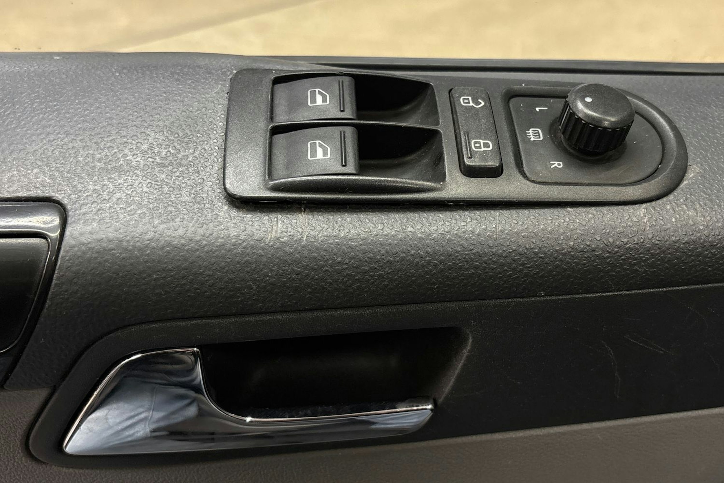 met. hopea Volkswagen Caravelle 2010 kuva 13.