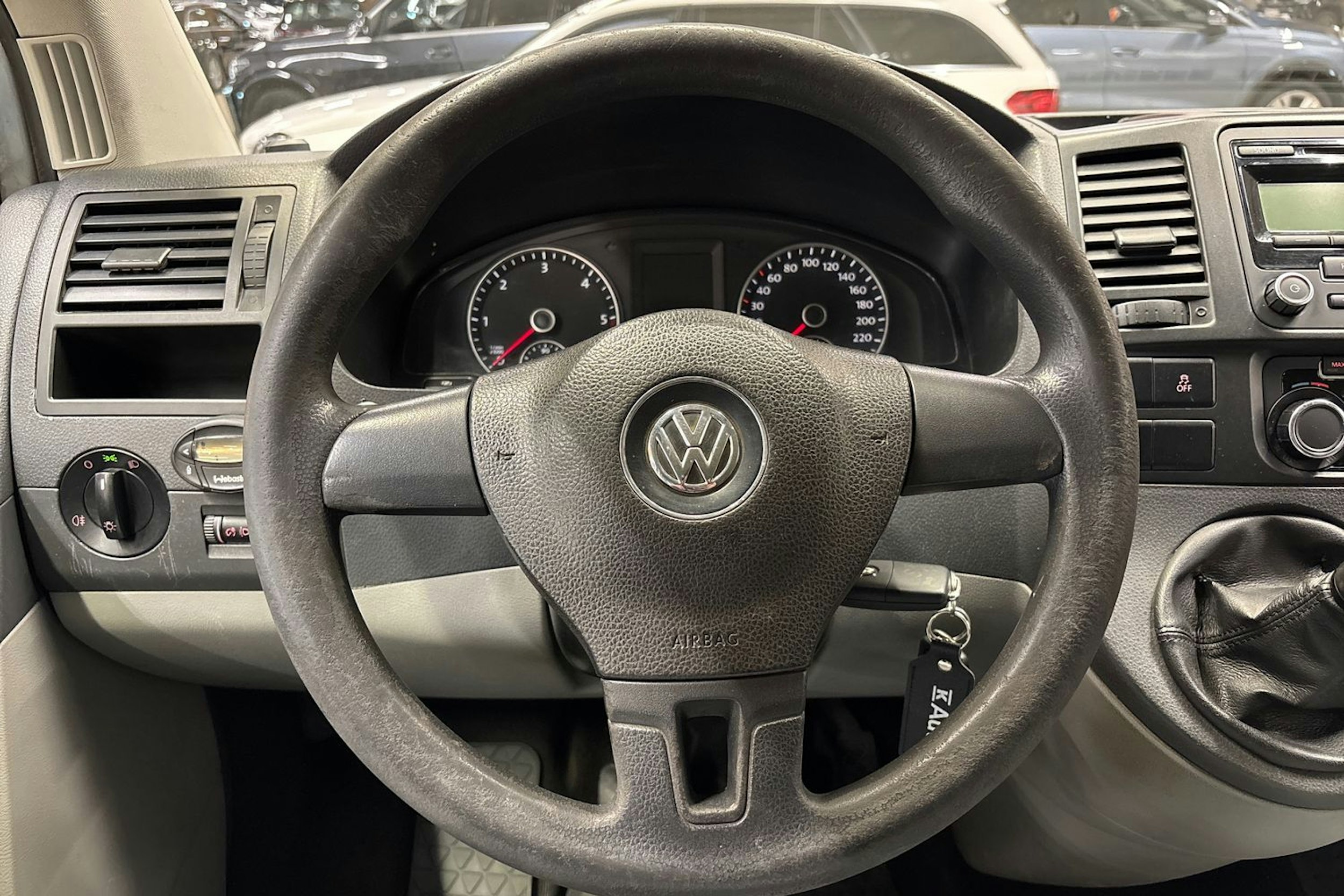 met. hopea Volkswagen Caravelle 2010 kuva 17.