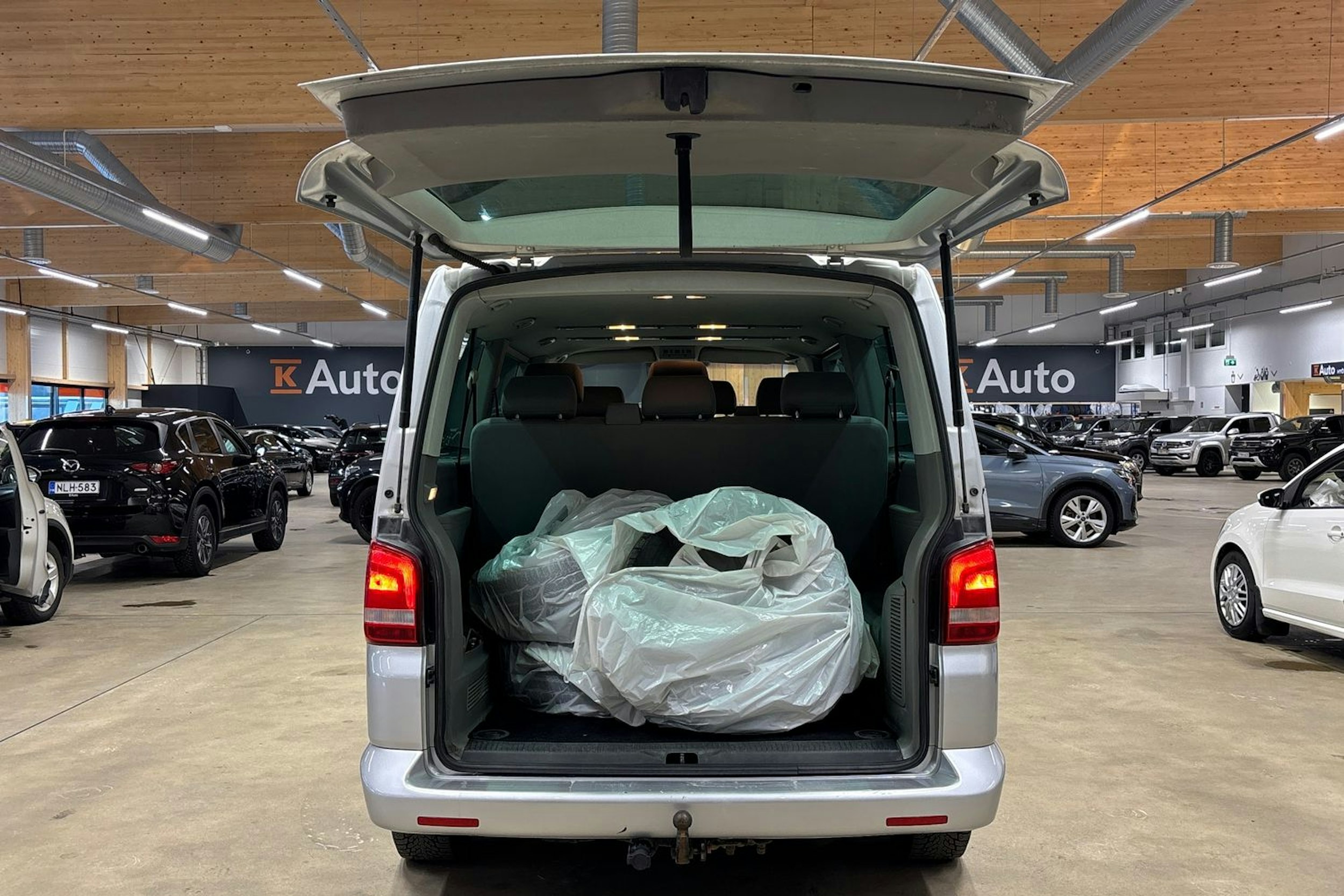 met. hopea Volkswagen Caravelle 2010 kuva 22.