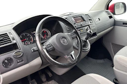 punainen Volkswagen Caravelle 2010 kuva 3.