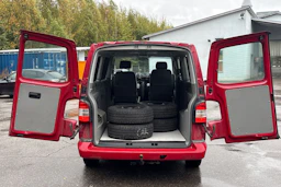 punainen Volkswagen Caravelle 2010 kuva 4.