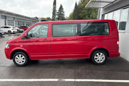punainen Volkswagen Caravelle 2010 kuva 10.