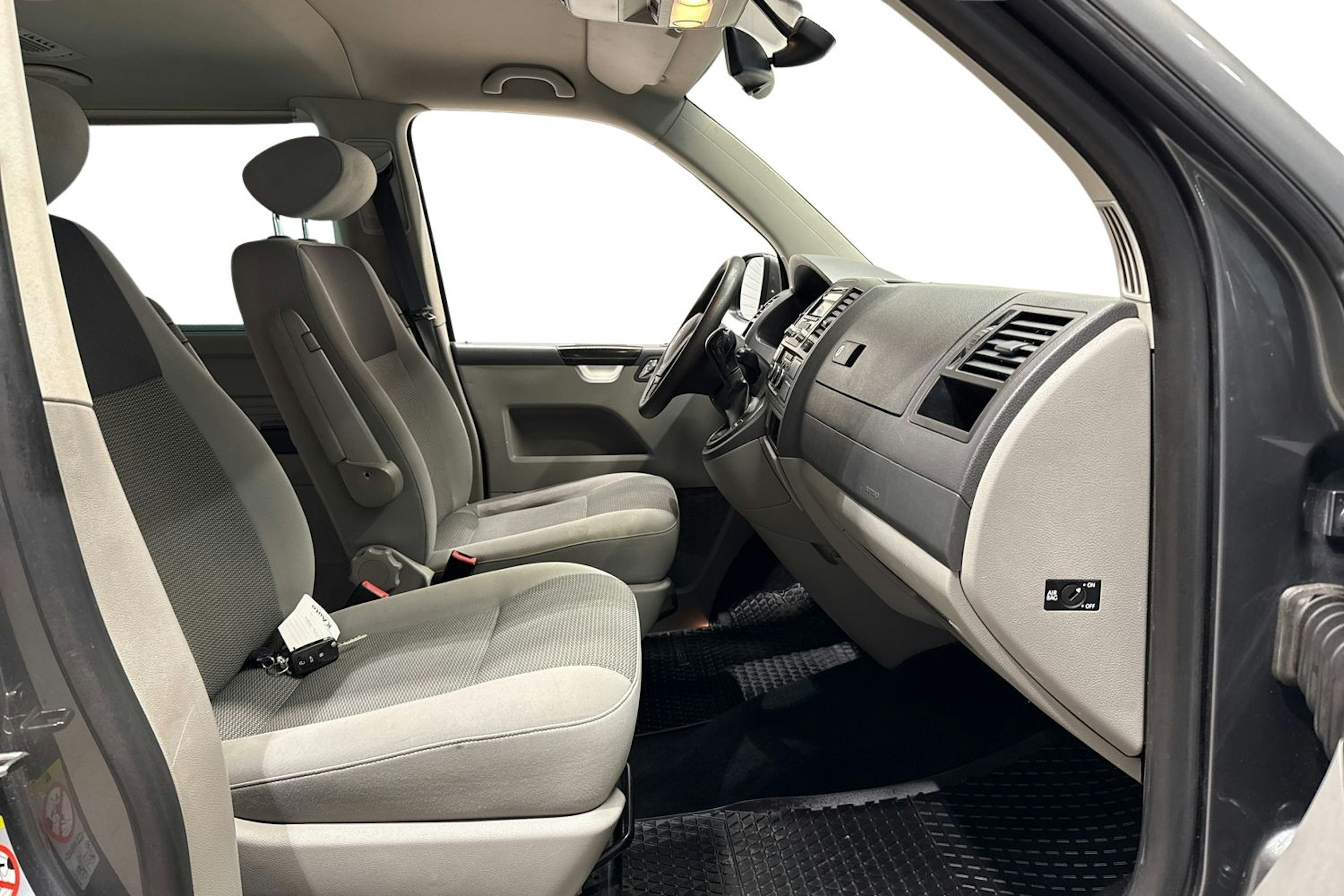 vihreä Volkswagen Caravelle 2010 kuva 10.
