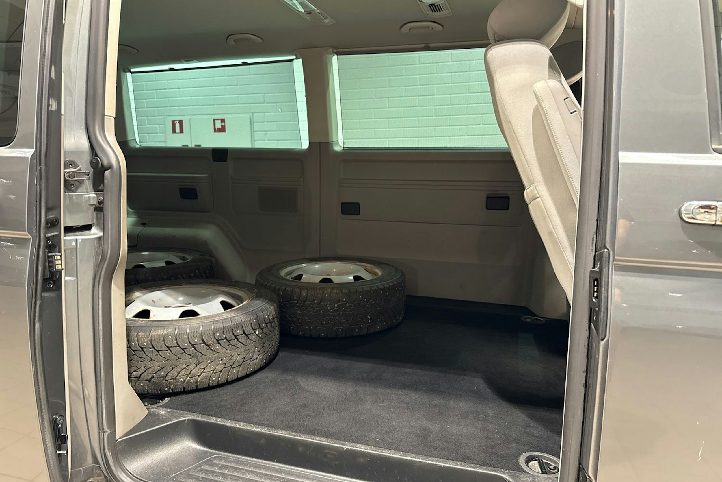 vihreä Volkswagen Caravelle 2010 kuva 13.