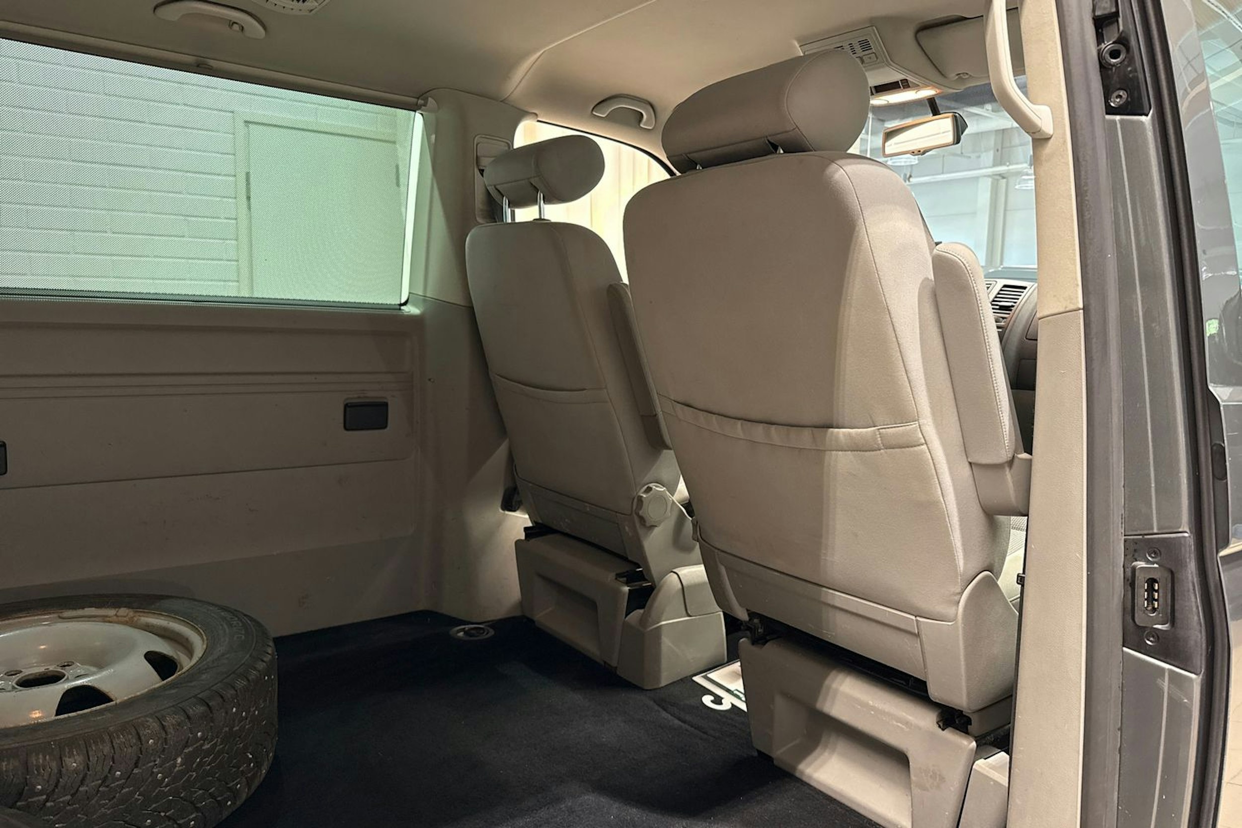 vihreä Volkswagen Caravelle 2010 kuva 14.