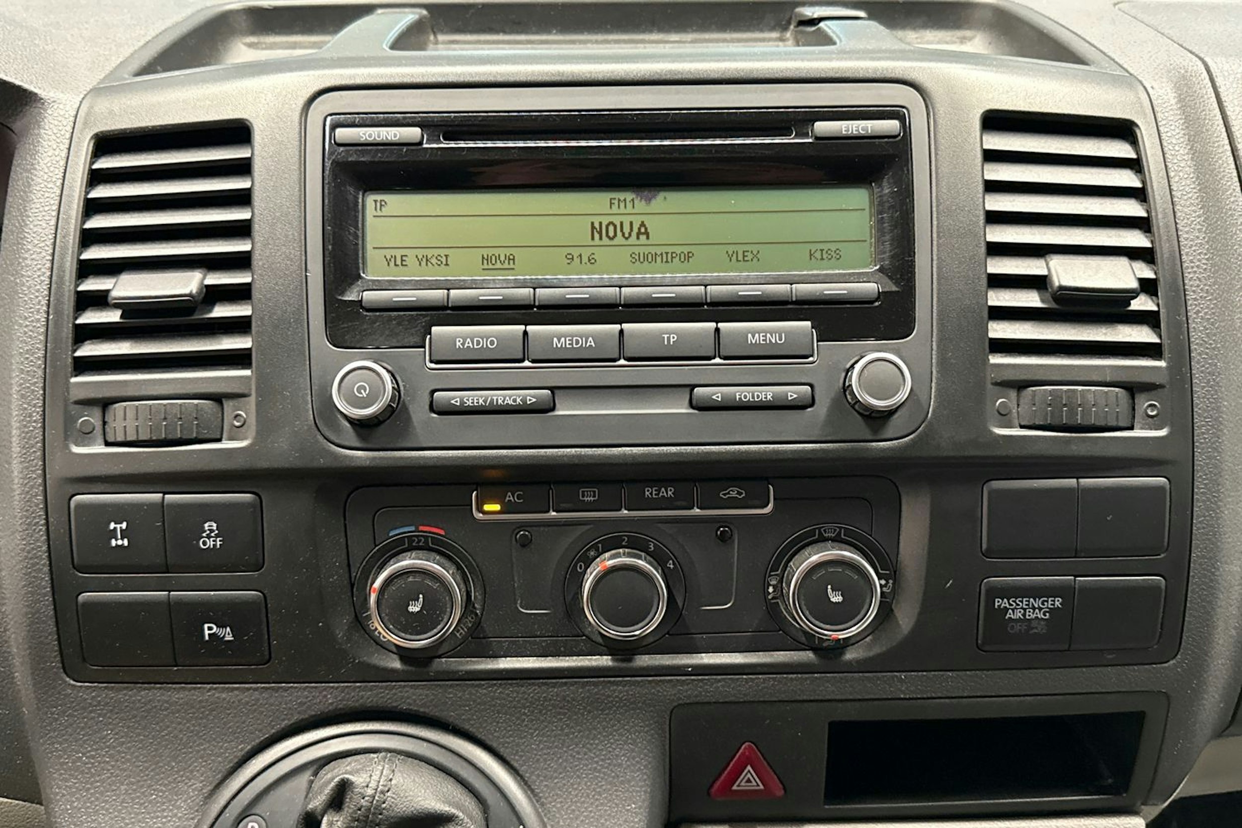 vihreä Volkswagen Caravelle 2010 kuva 19.