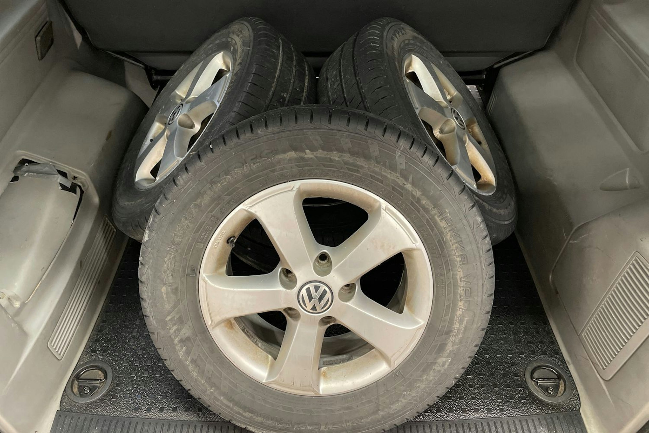 sininen Volkswagen Caravelle 2011 kuva 15.