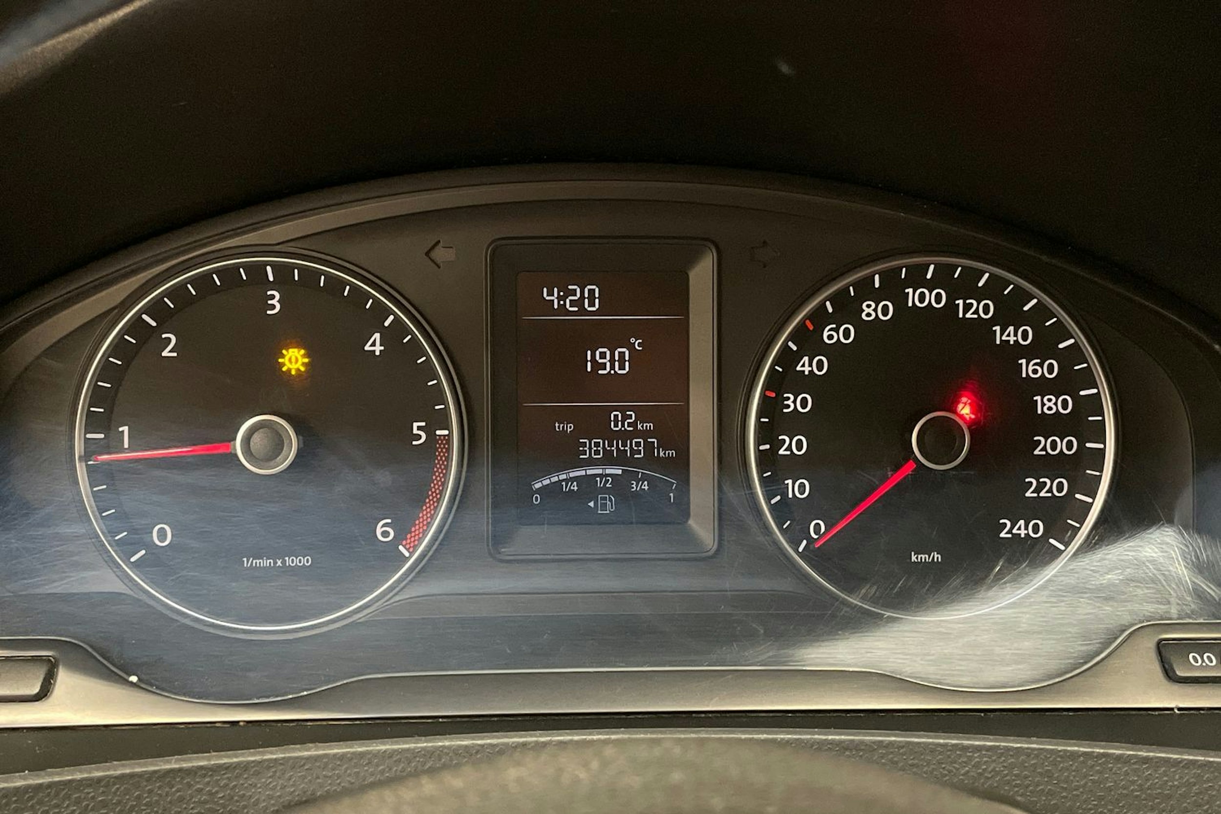 sininen Volkswagen Caravelle 2011 kuva 16.