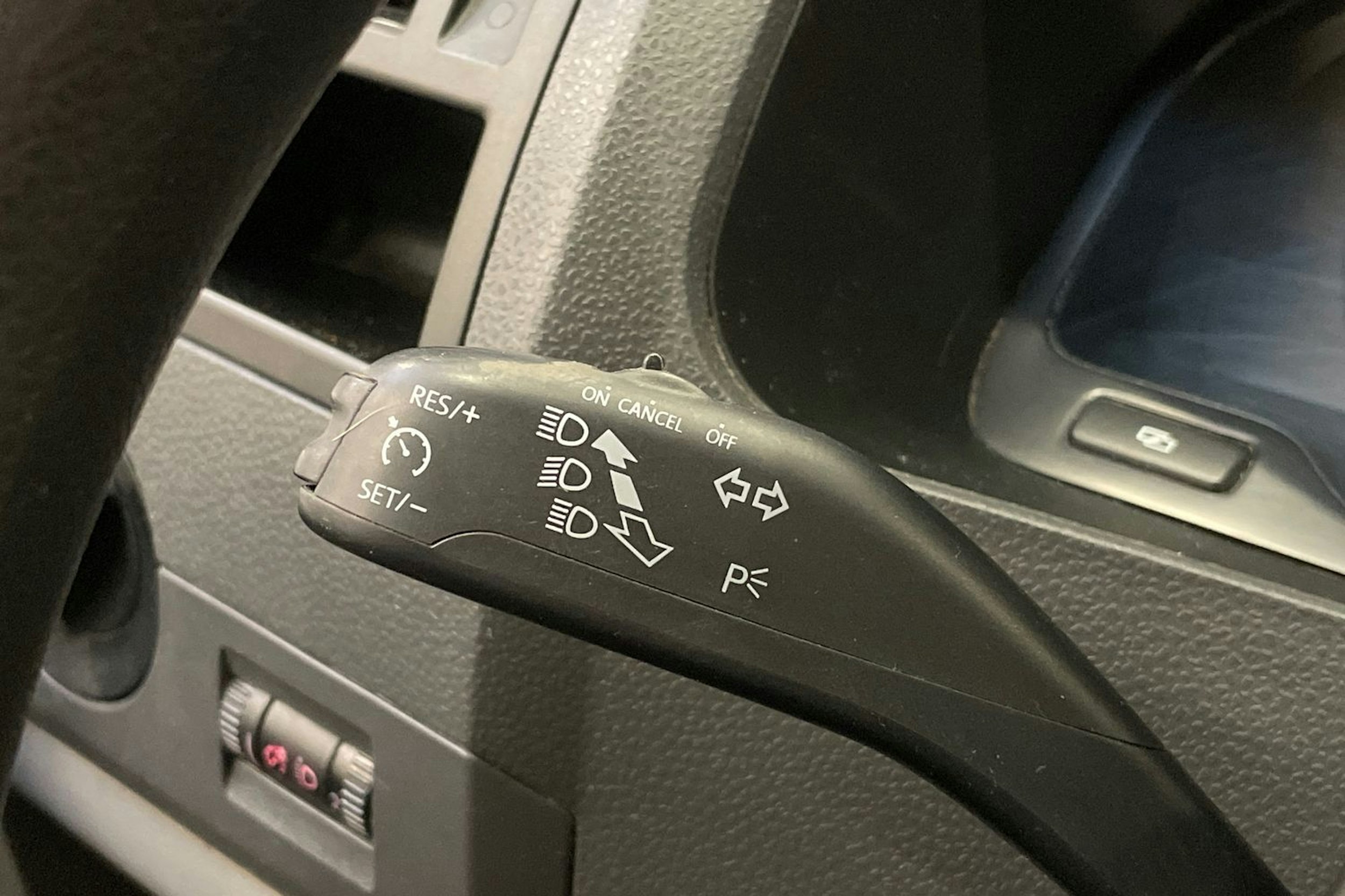 sininen Volkswagen Caravelle 2011 kuva 17.