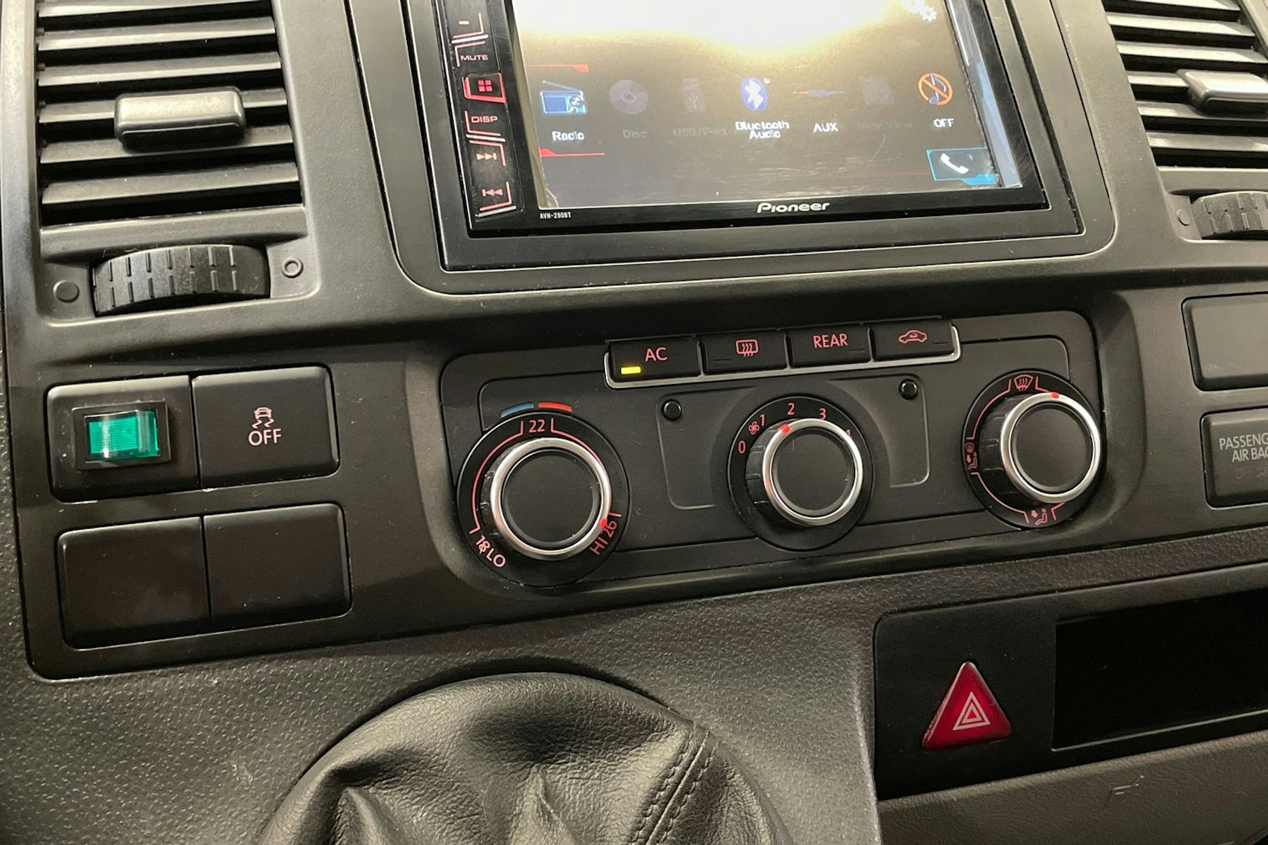 sininen Volkswagen Caravelle 2011 kuva 19.