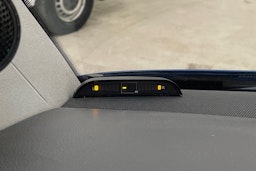 sininen Volkswagen Caravelle 2011 kuva 20.