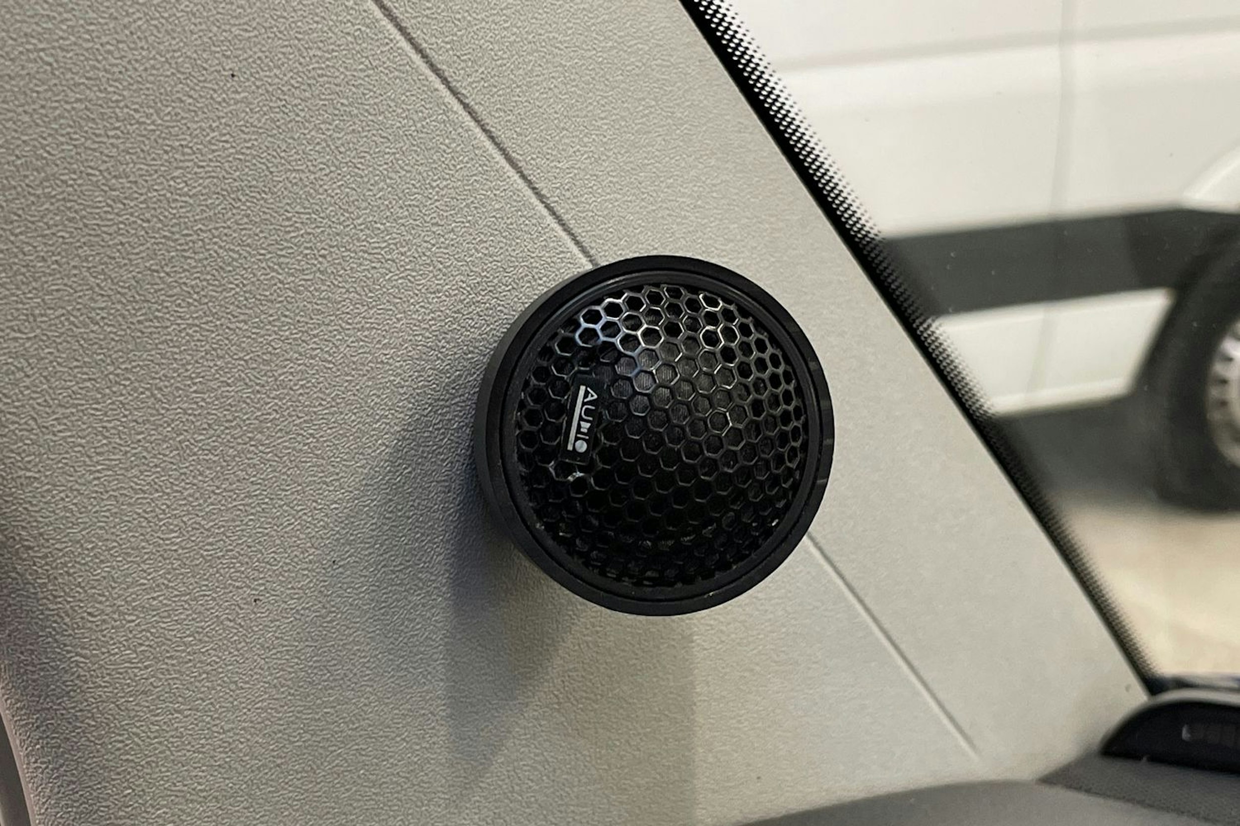 sininen Volkswagen Caravelle 2011 kuva 21.