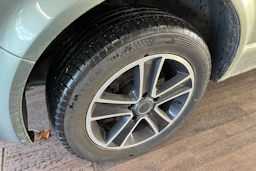 vihreä Volkswagen Caravelle 2011 kuva 6.