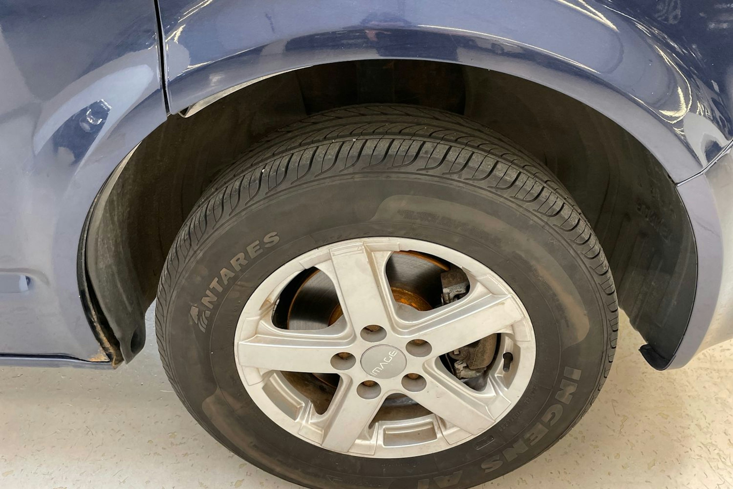 sininen Volkswagen Caravelle 2011 kuva 10.