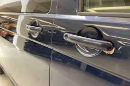 sininen Volkswagen Caravelle 2011 kuva 28.