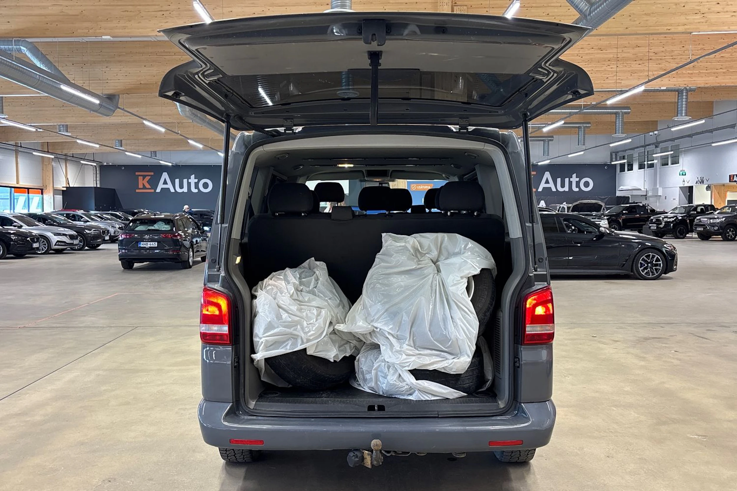 harmaa Volkswagen Caravelle 2011 kuva 22.
