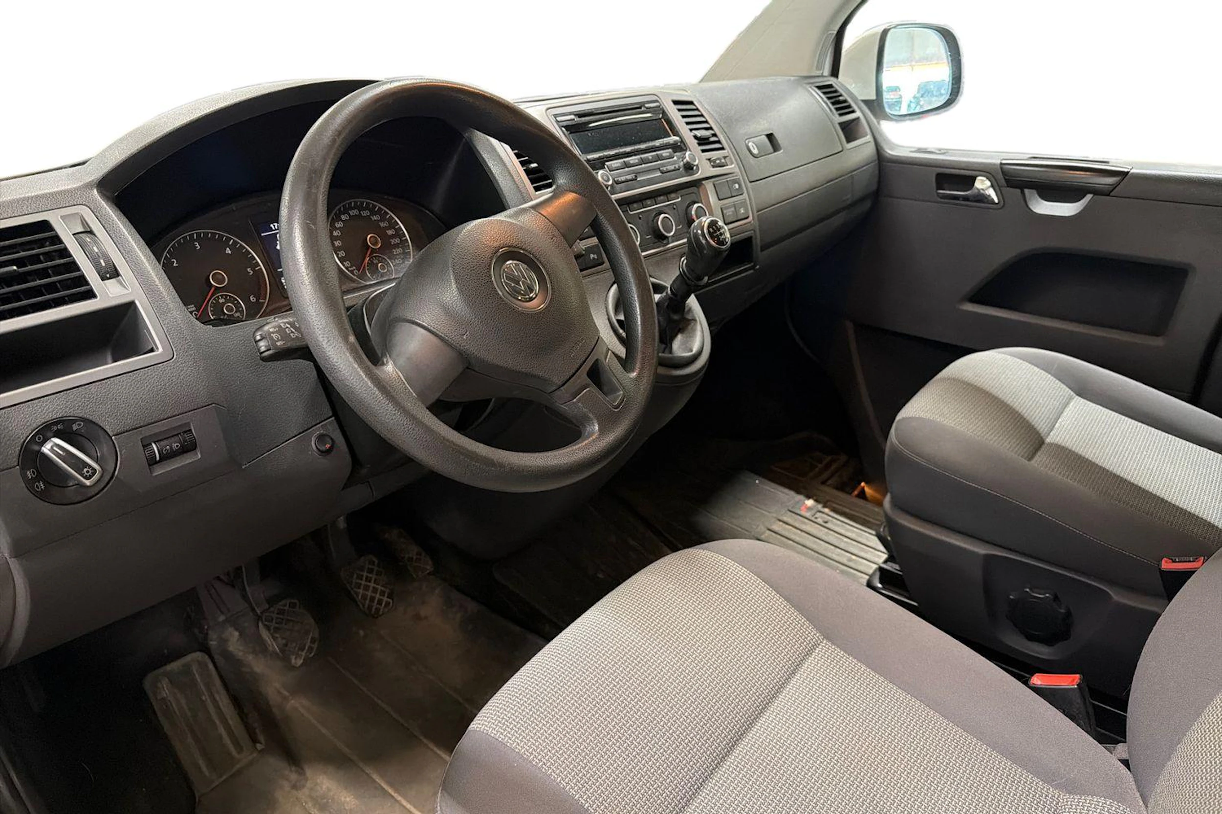 valkoinen Volkswagen Caravelle 2012 kuva 3.