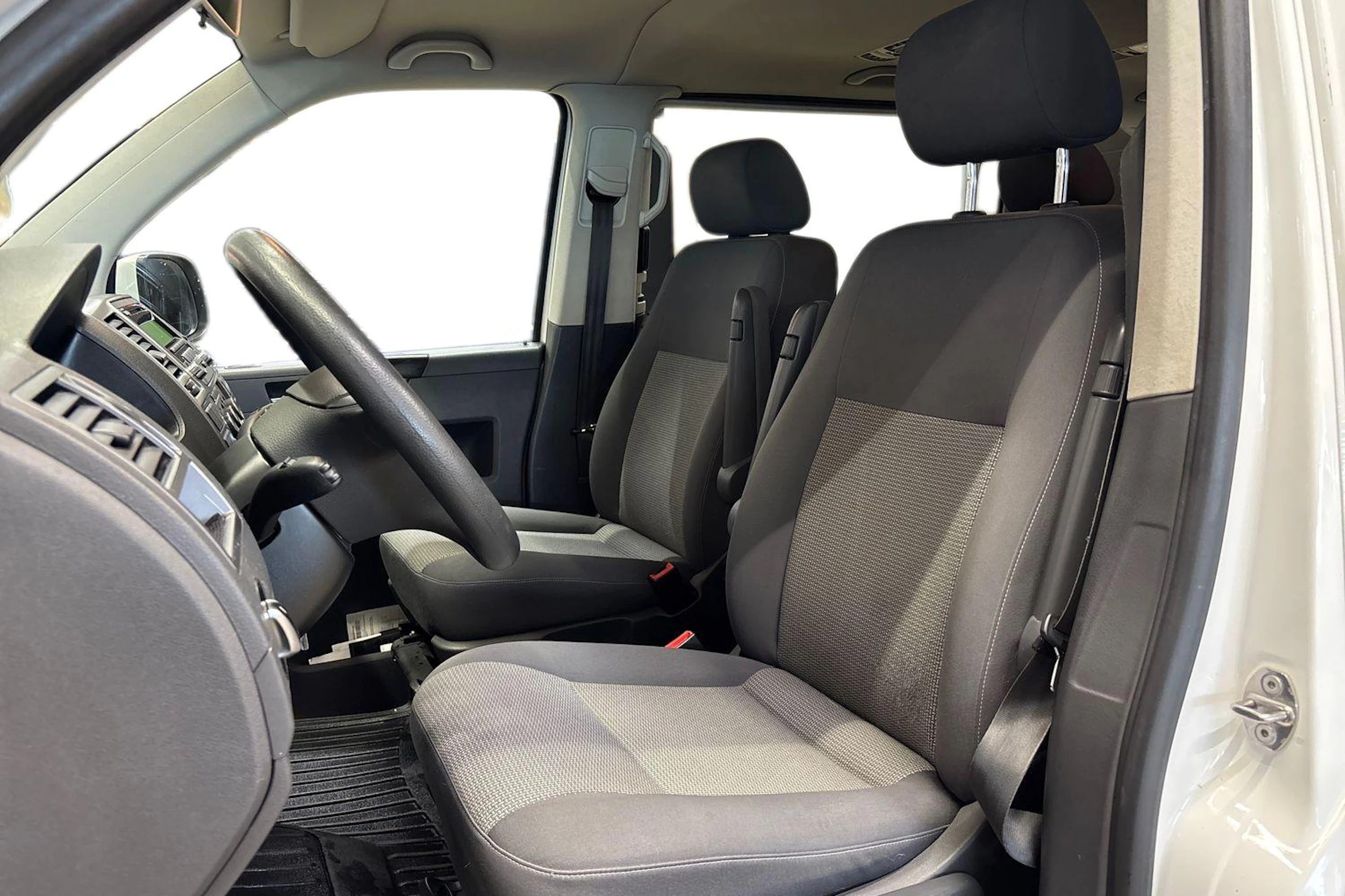 valkoinen Volkswagen Caravelle 2012 kuva 8.