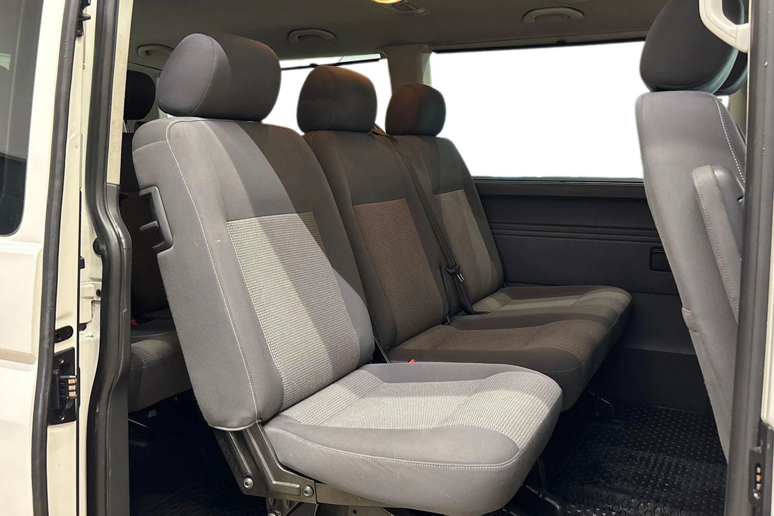 valkoinen Volkswagen Caravelle 2012 kuva 11.