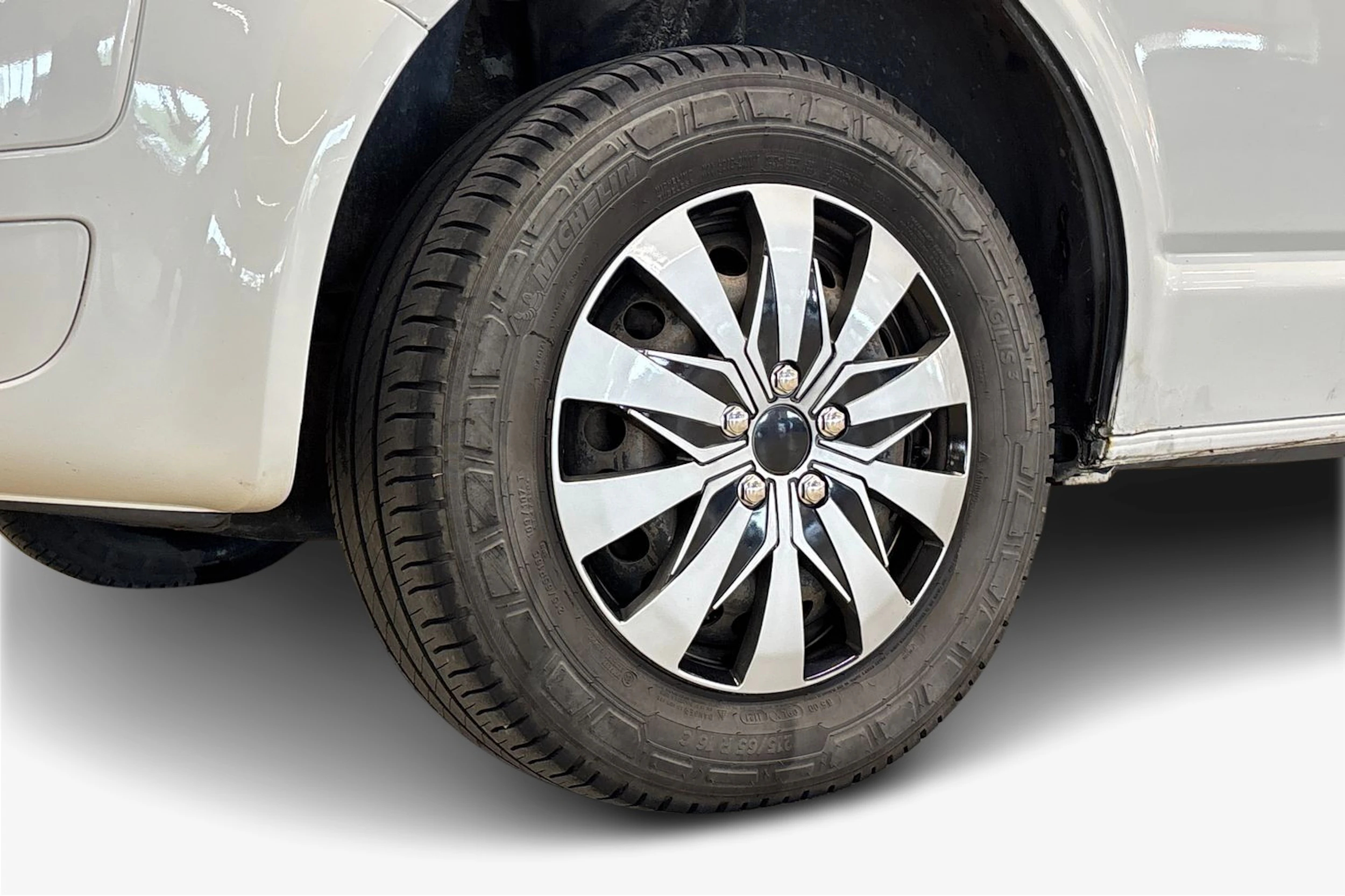 valkoinen Volkswagen Caravelle 2012 kuva 12.