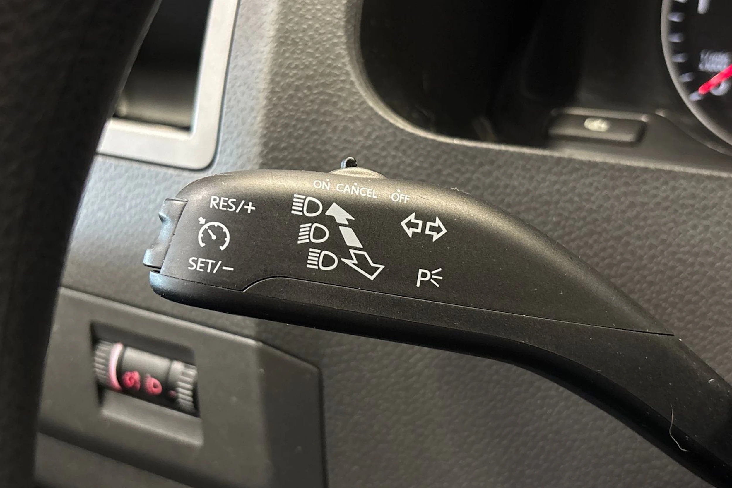 valkoinen Volkswagen Caravelle 2012 kuva 16.