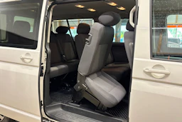 valkoinen Volkswagen Caravelle 2012 kuva 23.
