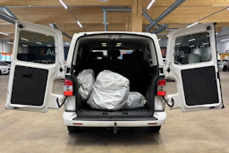 valkoinen Volkswagen Caravelle 2012 kuva 25.