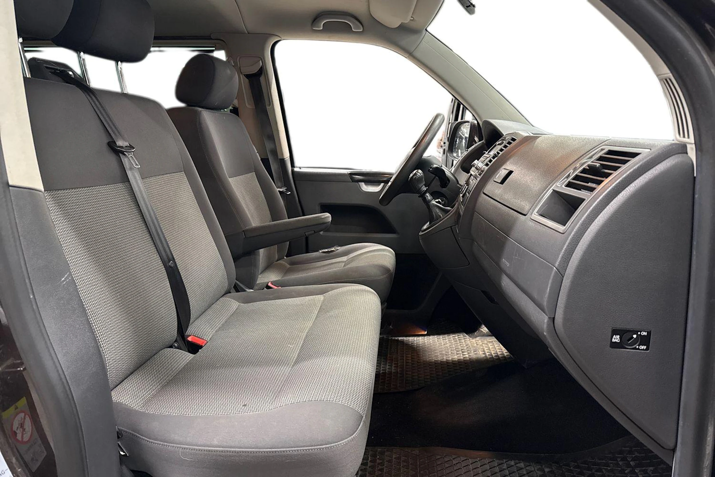 ruskea (beige) Volkswagen Caravelle 2012 kuva 11.