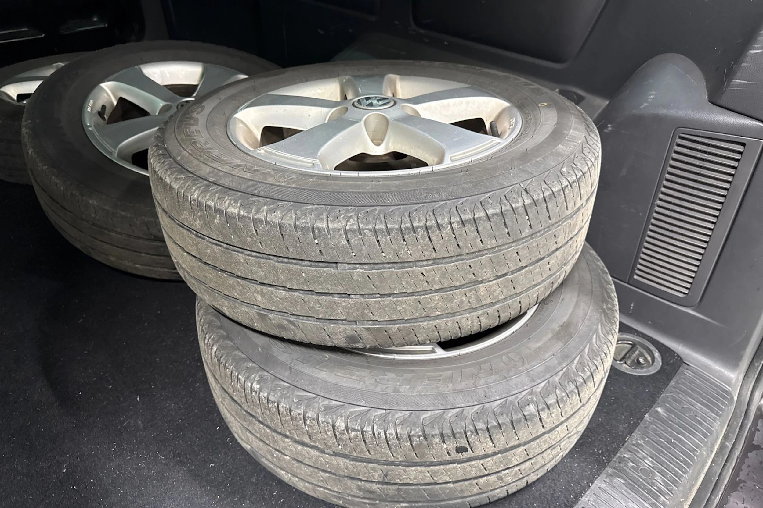 ruskea (beige) Volkswagen Caravelle 2012 kuva 16.