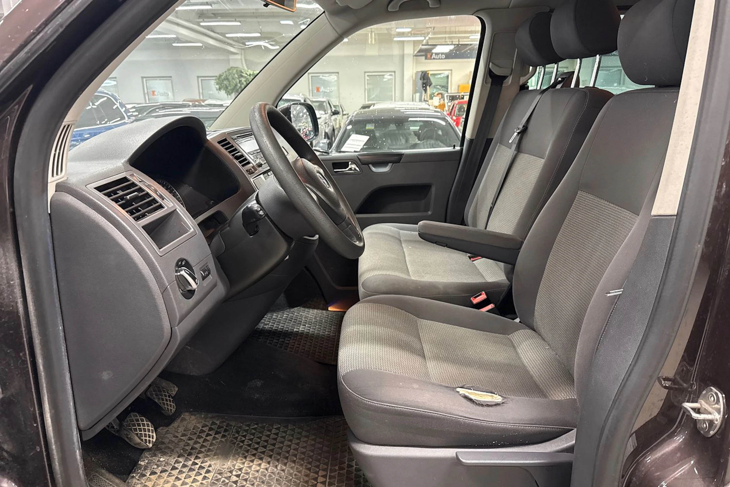 ruskea (beige) Volkswagen Caravelle 2012 kuva 21.