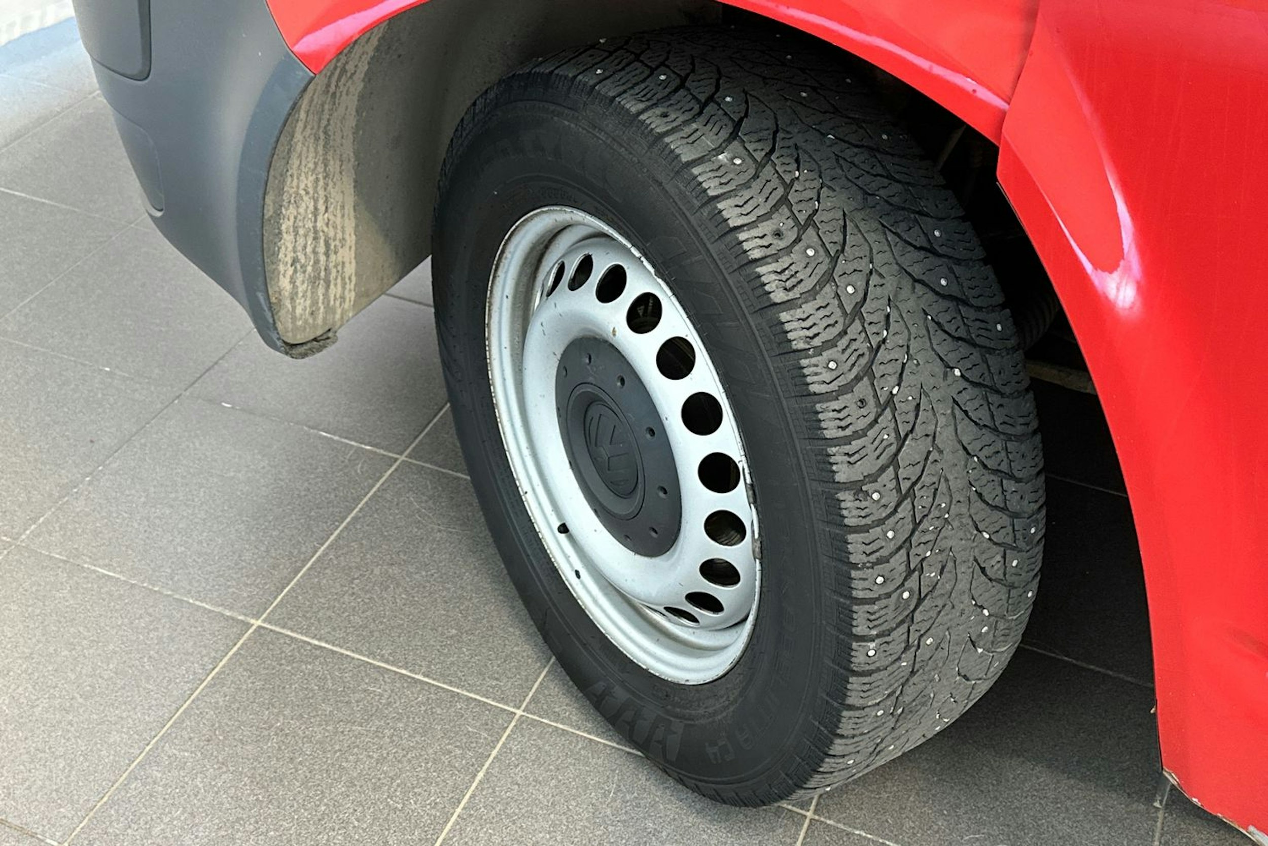 Punainen Volkswagen CARAVELLE 2012 kuva 13.