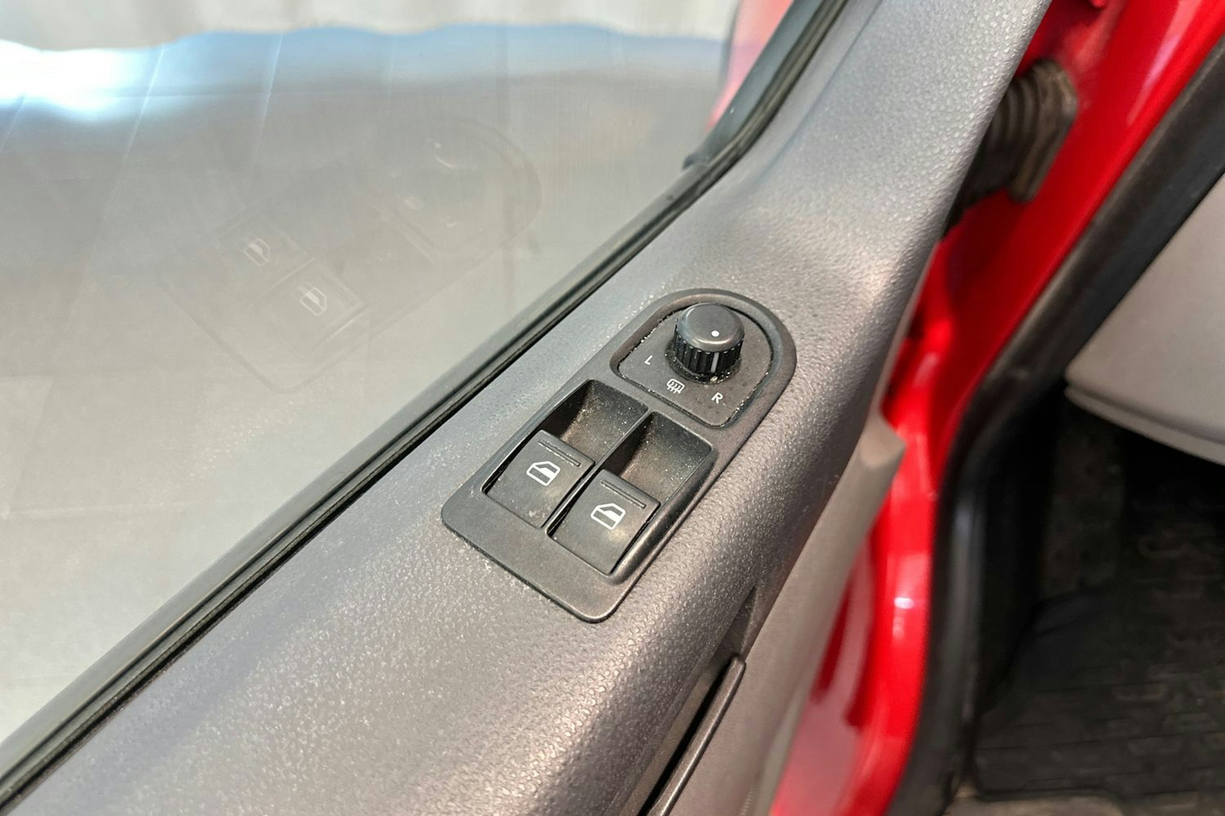 Punainen Volkswagen CARAVELLE 2012 kuva 16.