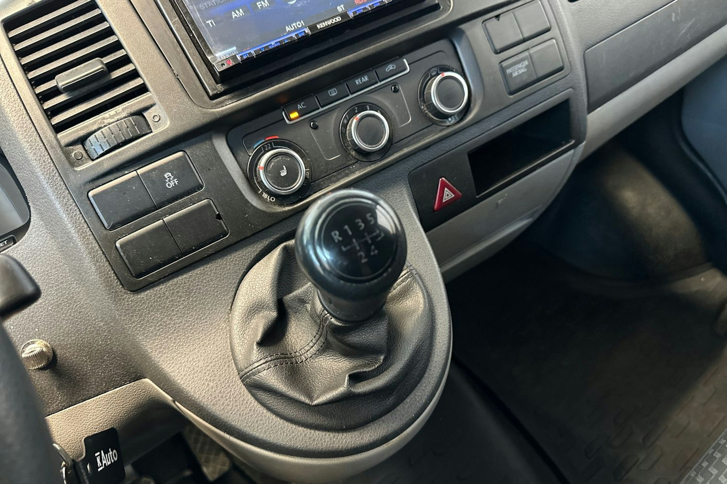 Punainen Volkswagen CARAVELLE 2012 kuva 20.