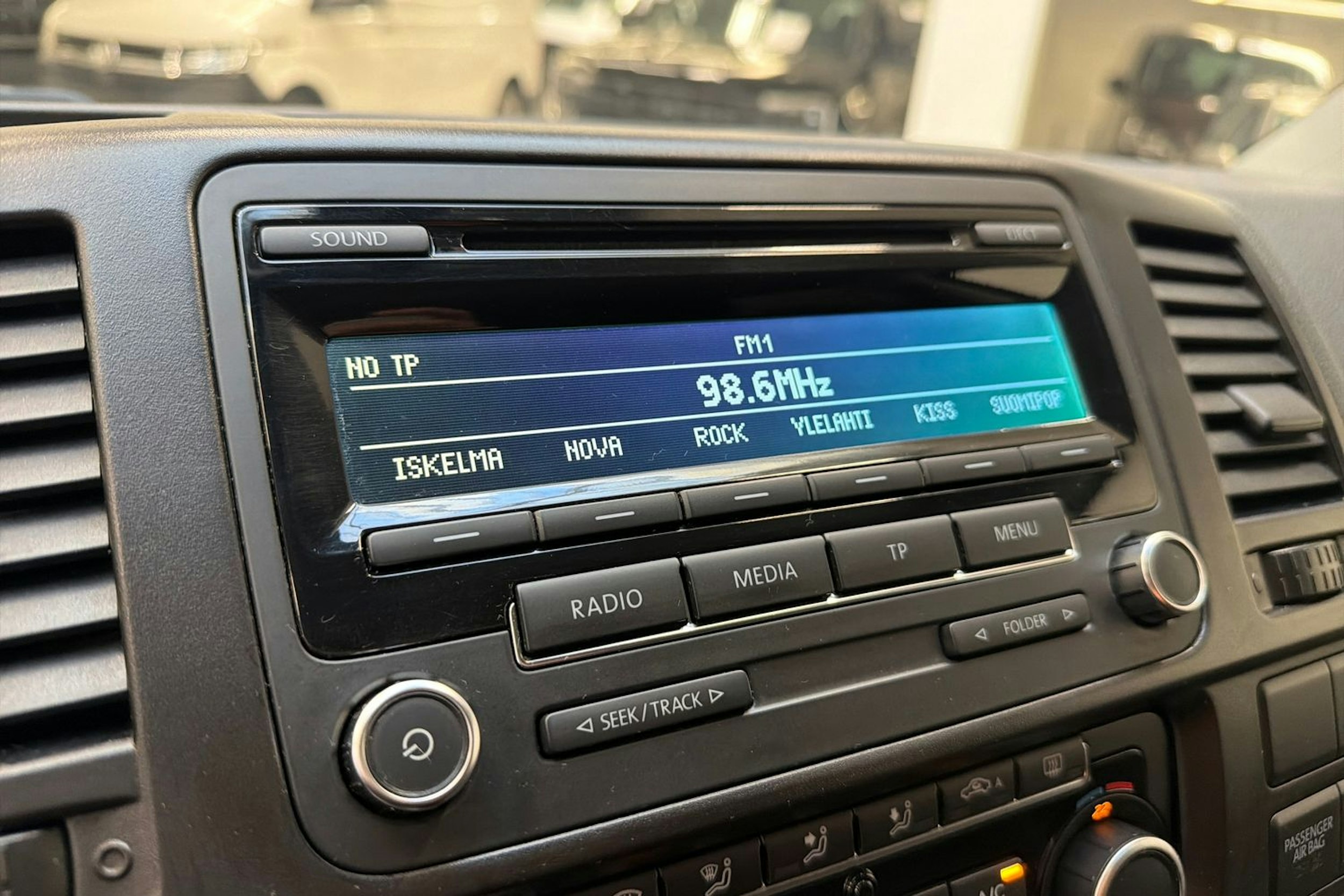 sininen Volkswagen Caravelle 2013 kuva 15.