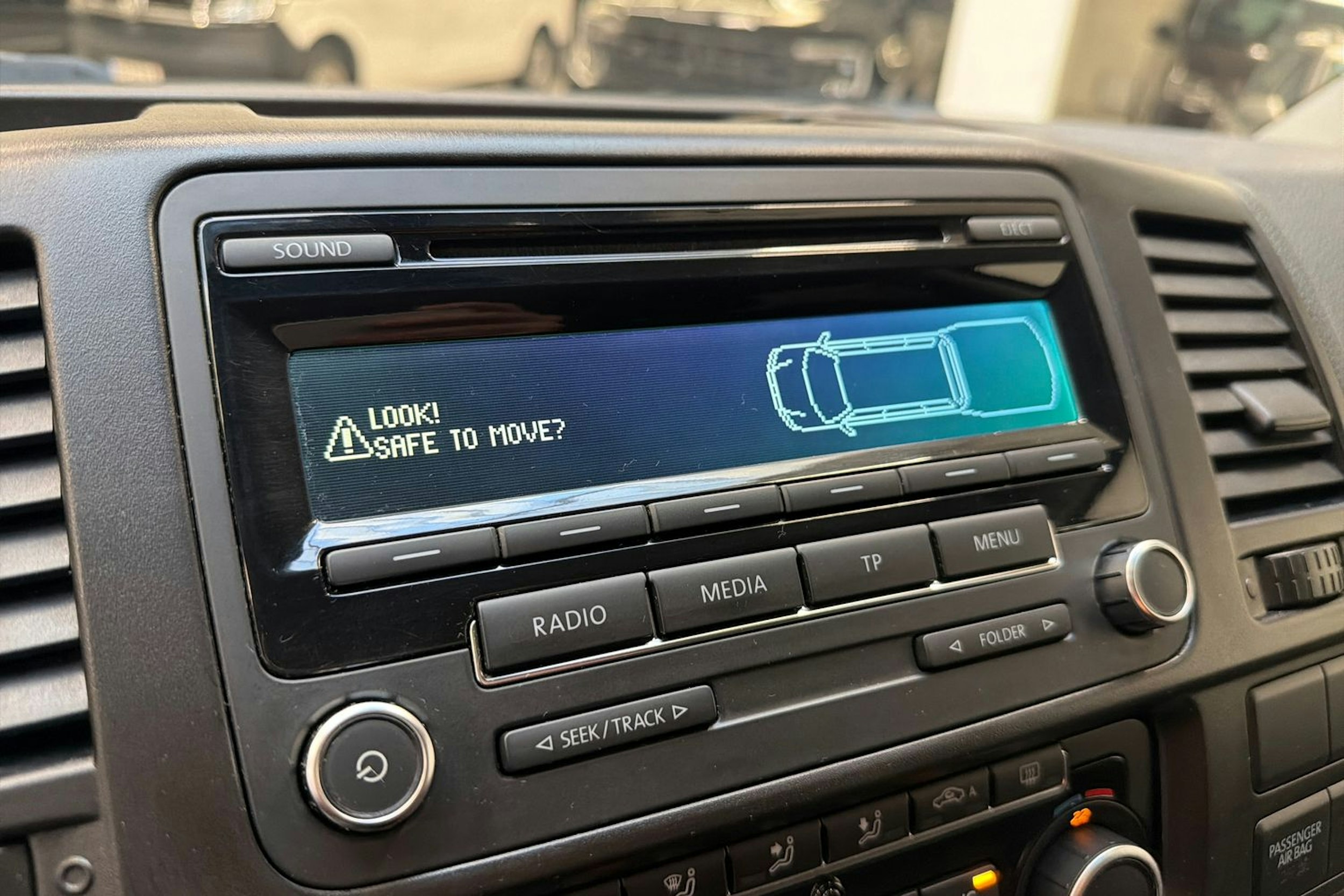 sininen Volkswagen Caravelle 2013 kuva 16.