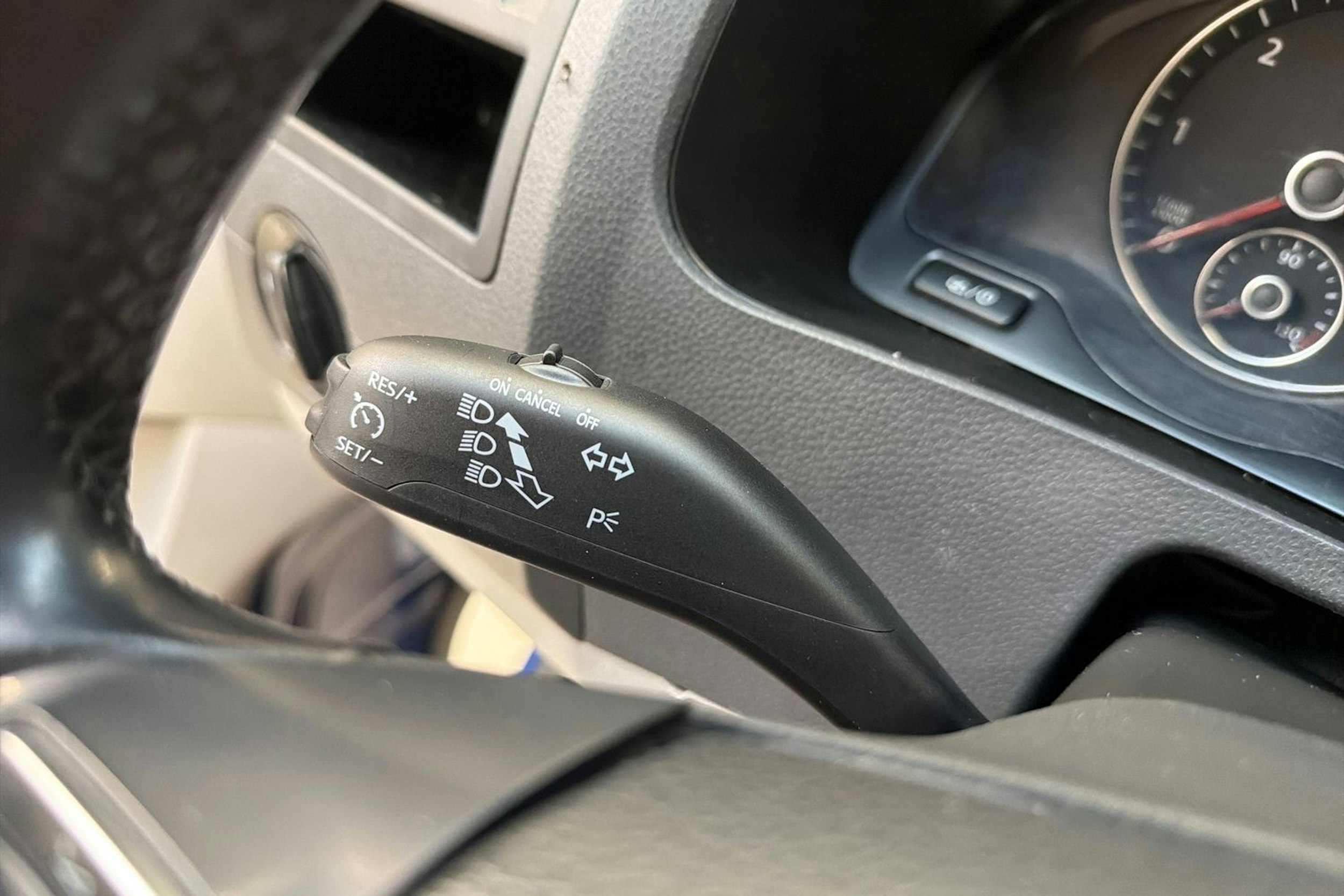 sininen Volkswagen Caravelle 2013 kuva 19.