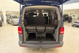 sininen Volkswagen Caravelle 2013 kuva 21.