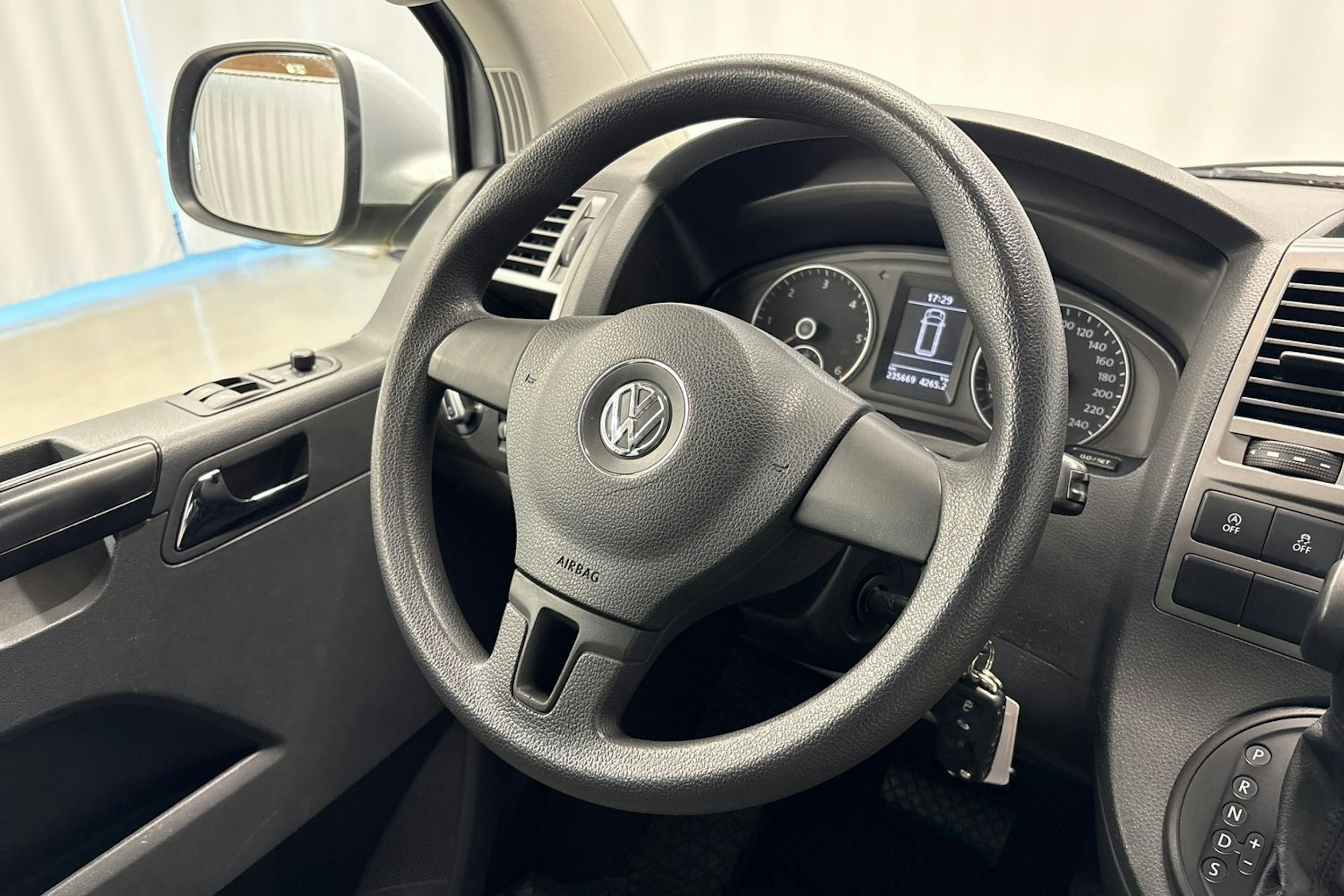 hopea Volkswagen Caravelle 2013 kuva 16.