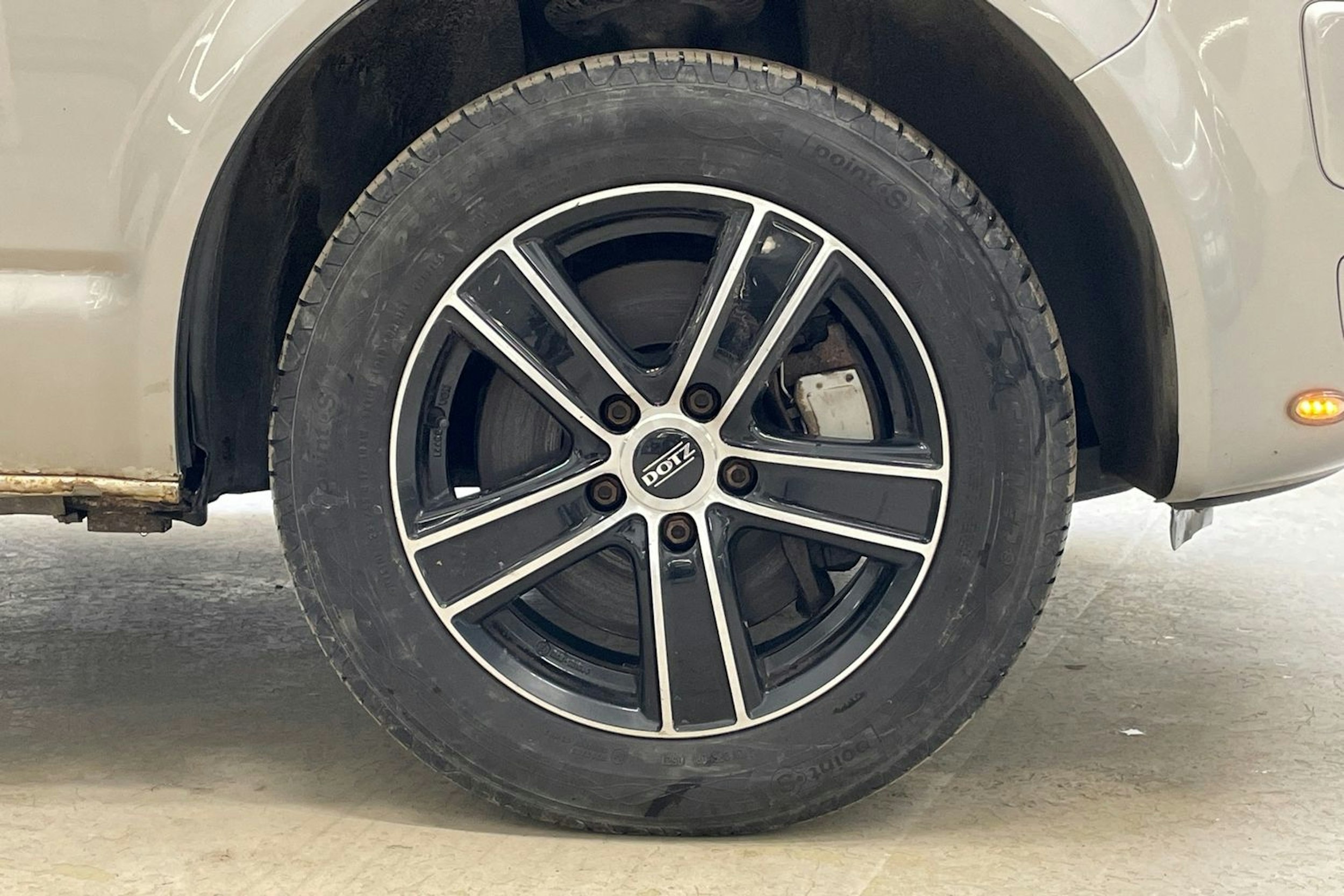 ruskea (beige) Volkswagen Caravelle 2014 kuva 10.