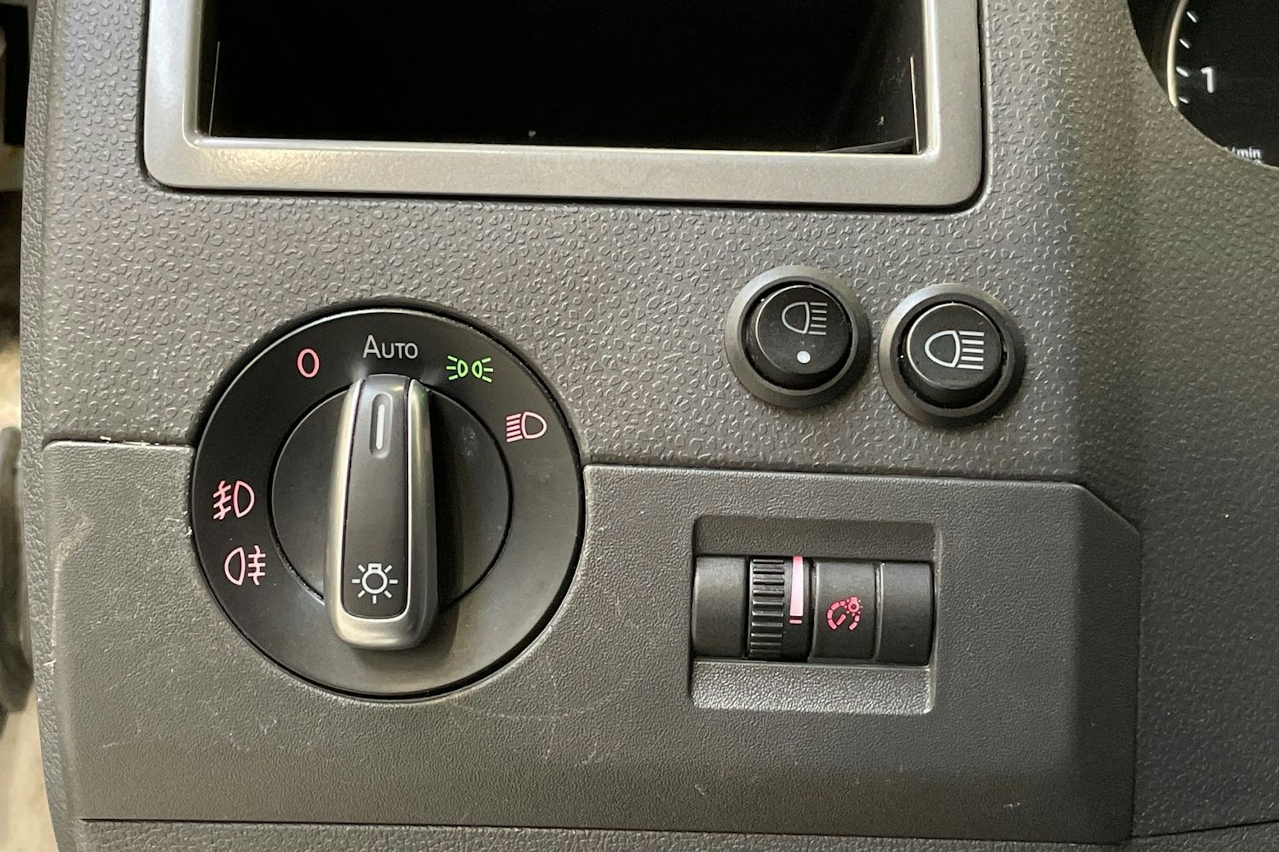 ruskea (beige) Volkswagen Caravelle 2014 kuva 14.