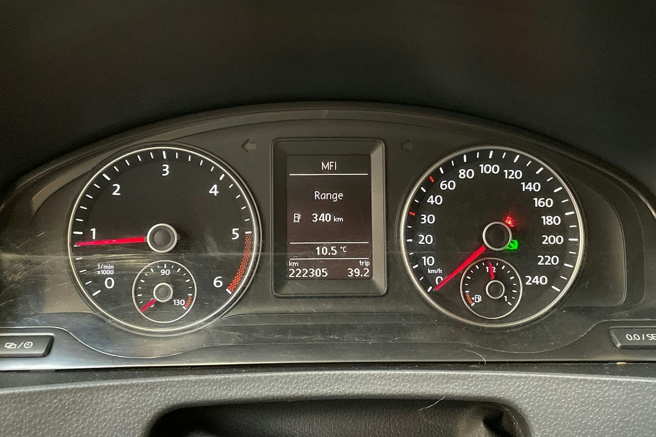 ruskea (beige) Volkswagen Caravelle 2014 kuva 15.